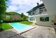Repräsentative Villa mit Pool und Wellnessbereich in sonniger Waldrandruhelage