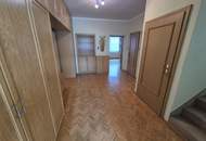 GEPFLEGTES EINFAMILIENHAUS MIT GARAGE UND SCHÖNEM GARTEN