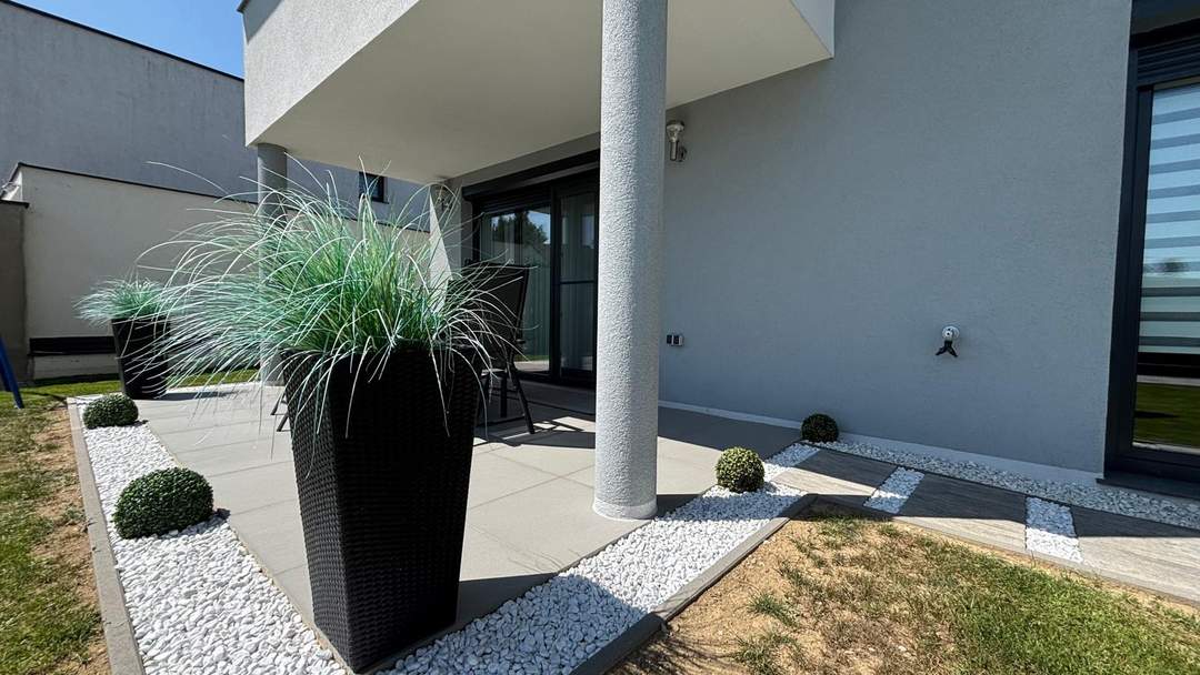 „Traumhafte Gartenwohnung – Ihr privates Paradies im Grünen“