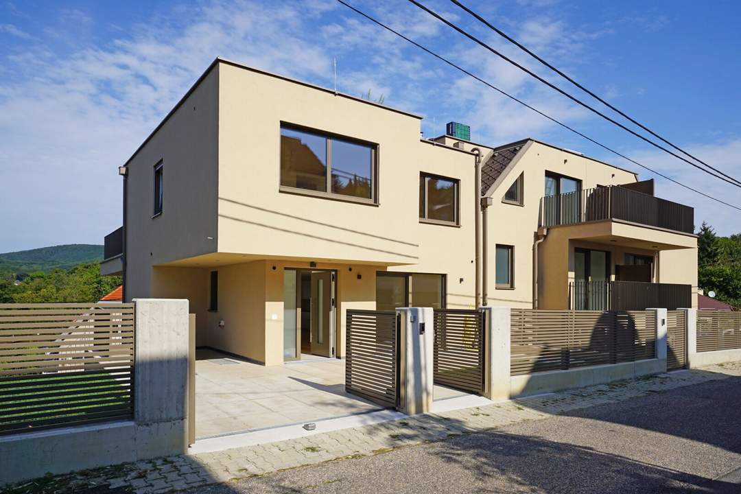 Satzberg: Exklusive Maisonettewohnung mit Stellplatz, kleinem Garten und Traum-Terrasse - ERSTBEZUG