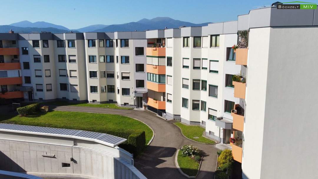 möblierte 3-Zimmer-Wohnung mit 2 Balkonen um 899 EUR inkl. Heizung und Tiefgaragenstellplatz