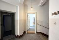 Kleine Wohnung mit Blick in den Innenhof // Tiny Apartment with view in the inner court yard //