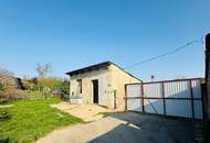 Einfamilienhaus mit Garten, Einfahrt & Nebengebäuden