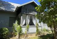 Exklusive Villa mit Möglichkeit für Praxis oder Office in absoluter Ruhelage am Waldrand mit Pool! Nähe Wien