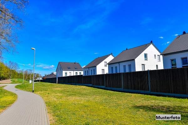 Familienfreundliche Doppelhaushälfte mit ausgebautem DG & Gartenhütte