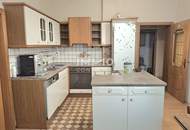 Gast- und Wohnhaus inkl. 4 Ferienwohnungen, 7 Garagenplätze und Parkplätze.