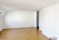 HOFSEITIG - Schöne 4-Zimmerdachgeschosswohnung mit Terrasse und Klimaanlage!