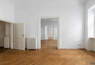 Große Familienwohnung // 6 Zimmer // Balkon möglich // Sanierungsbedürftig