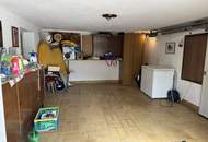 Unterkellertes Einfamilienhaus mit Garage und Obstbaumbestand
