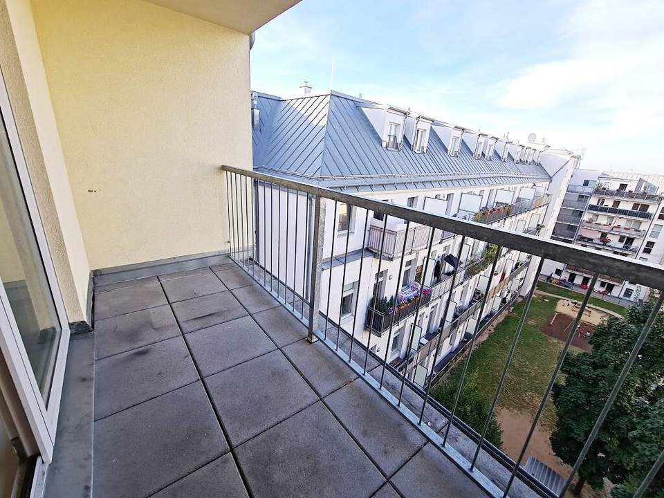 FAMILIENHIT, DACHGESCHOSS, 103 m2 Neubau mit Loggia und Balkon, Wohnküche, 3 Zimmer, Wannenbad, Parketten, Holbeingasse