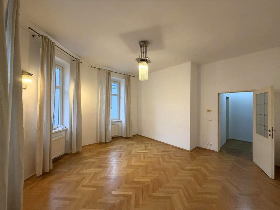 Modernisierte Altbauwhg nähe AKH // Modernized apartment near AKH //