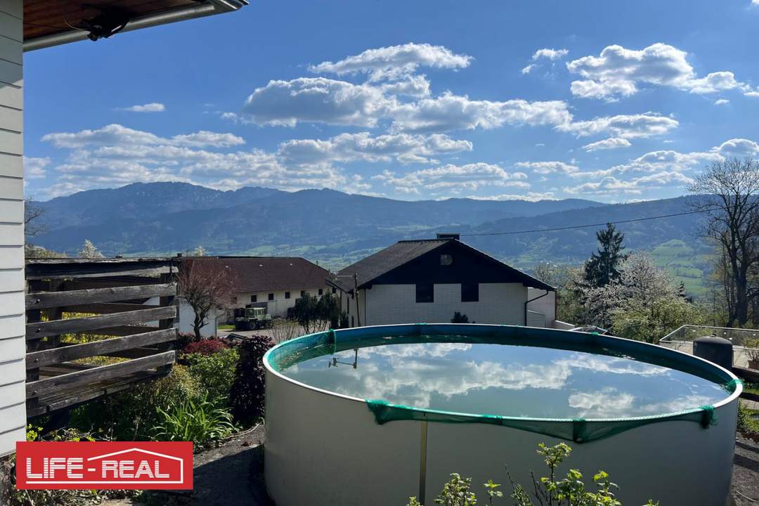Großer Bungalow mit Fernblick & Entwicklungspotenzial - Traumlage nahe Kirchdorf
