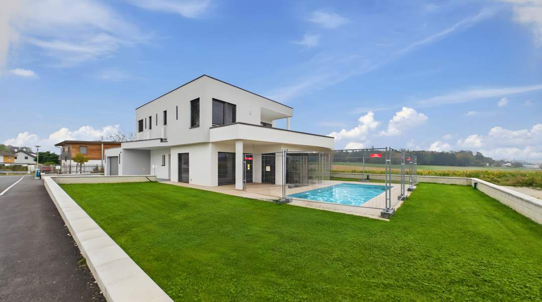 Erstbezug Luxus Villa in ruhiger Lage