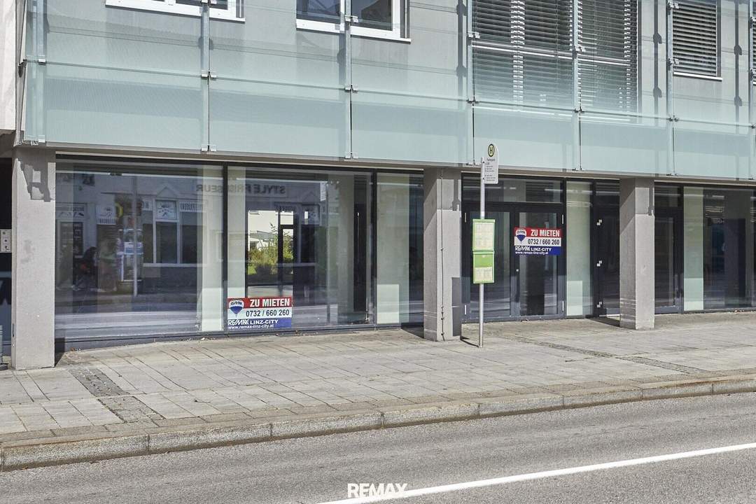 Büro-, Geschäfts- oder Ausstellungslokal mit großflächiger Auslagenfront