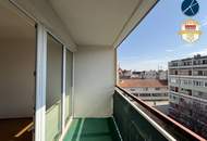 Helle DG-Wohnung mit 3 Balkonen in INNENSTADTLAGE - Heizkosten INKL.