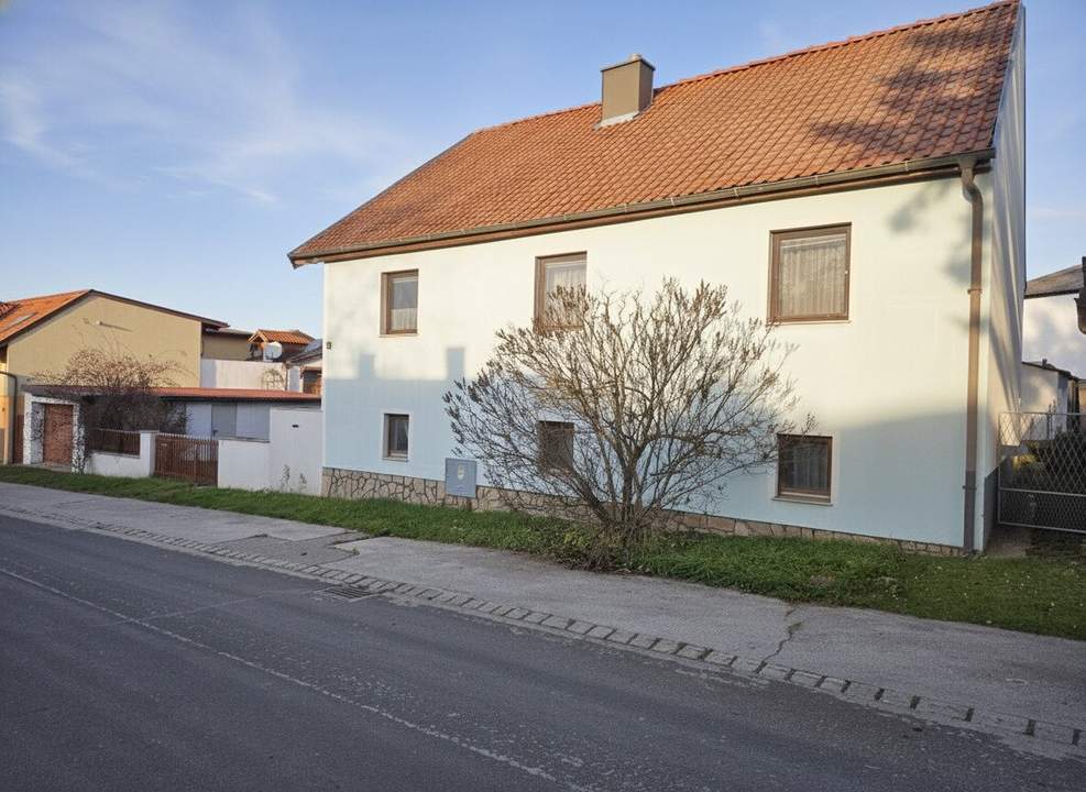 Gemütliches Zuhause im Weinviertel - Einfamilienhaus mit großer überdachter Terrasse - großzügiger Kellerfläche und Nebengebäude