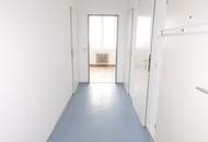 Tolle 2 Zimmer DG Wohnung - zwischen Quellenstraße und Gudrunstraße