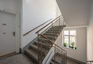 ++NEU++ Ruhige 2-Zimmer Altbau-Wohnung mit getrennter Küche, viel Umbau-Potenzial!