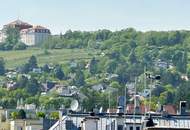 Blickfang pur! 2,5-Zimmer-Maisonette mit Galerie &amp; Fernsicht auf Schloss Wilhelminenberg