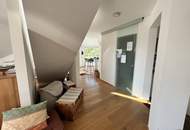 Lichtdurchflutete Penthouse Architektur - barrierefreie 5-Zimmer Maisonette-Wohnung in exklusiver Lage mit teiloffener Galerieebene, zahlreichen Terrassen, 2 Bädern und PKW-Garagenplatz