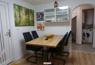 Einfamilienhaus mit drei eigenständigen Wohnungen und einzigartigem Erlebnisgarten