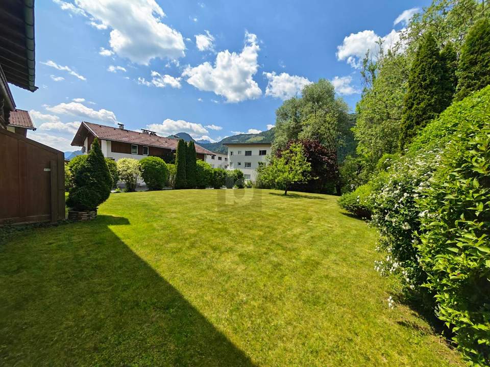 SONNIG UND ZENTRAL, PERFEKTES GRUNDSTÜCK ZUR VERWIRKLICHUNG DES EIGENEN WOHNTRAUMS!