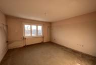 4-Zimmer-Eigentumswohnung - renovierungsbedürftig