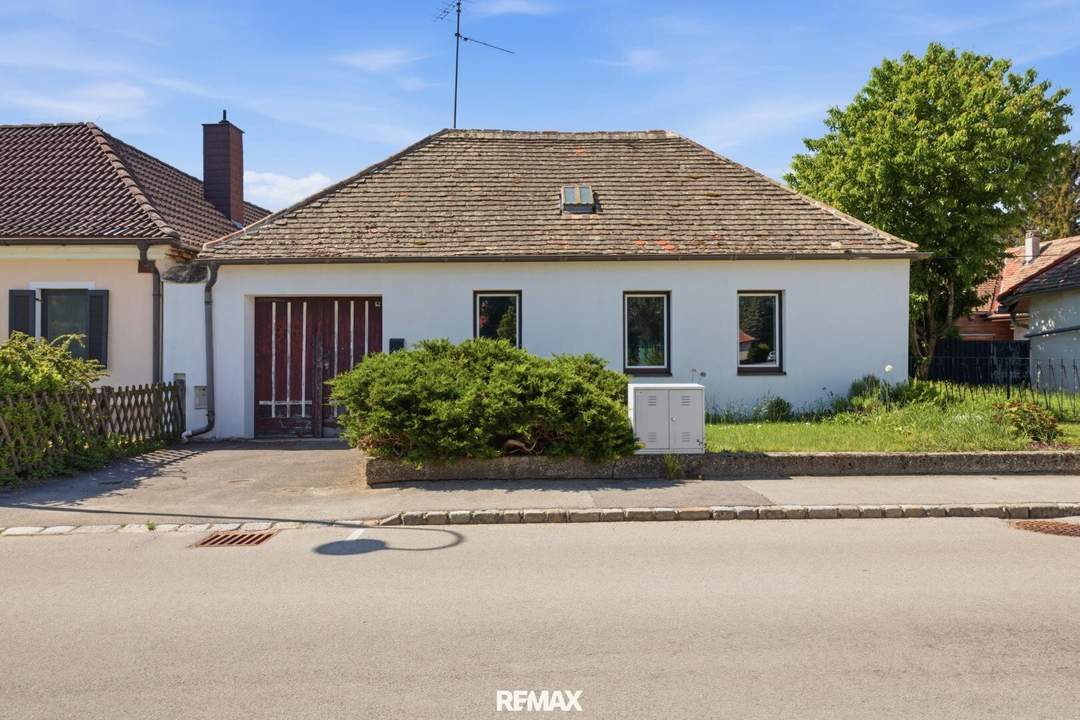 Renovierungsbedürftiges Bauernhaus mit idyllischem Garten in Schalladorf