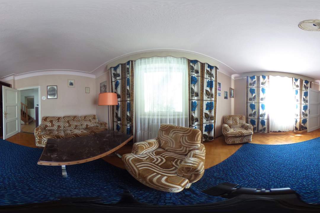 Große Familie? Viel Platz und uneinsehbarer Innenhof!