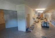 Vermiete Liegenschaft teilbar 1) Haus 157m² 2)Geschäftslokal (Praxis Gastro?, Kaffee? ect) 220m² 3)Lager derzeit mit Hochregalen 250m² 4)Lager- Geschäfts- oder Bürofläche 1.OG 234m² 5)Doppelgarage LKW-tauglich 49,40m² 6)Außenflächen und Parkplätze (Provisionsfrei)
