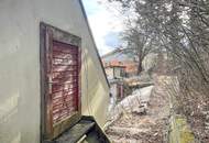 Traumgrund neben dem Wald mit sanierungsbedürftigem Althausbestand