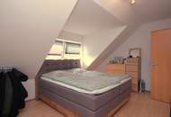 2-Zimmer-Dachgeschosswohnung mit Parkplatz und Klimaanlage!