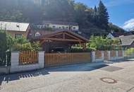 SOLIDES, LEISTBARES WOHNHAUS MIT CARPORT UND LAUBE IN BEGEHRTER, NATURNAHER WOHNLAGE DIREKT AM WASSER IN TRAUMHAFTER AUSSICHTSLAGE AN DER KREMS