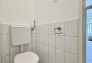 Typisch Wiener Altbauflair mit Flügeltüren und Holzkastenfenstern! Hofseitige 2-Zimmer-Wohnung im 4. Liftstock!