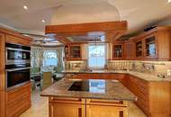 Idyllisches Zuhause: Exklusive Villa mit Indoor-Pool & Wellnessbereich