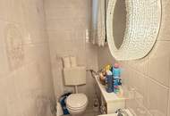 Großes Einfamilienhaus mit Veranda und Wirtschaftsanbau mit uneinsichtigen Garten + Ausbaupotential!