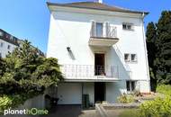 Charmantes Haus mit blühendem Garten in Top Lage