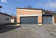 Modernes Einfamilienhaus mit Garage, Garten und großzügigem Nebengebäude