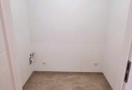 Kernsanierte, helle Dreizimmerwohnung mit großer Loggia und großem Keller!