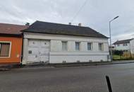 LIEBEVOLLES, SANIERUNGSBEDÜRFTIGES LANDHAUS MIT KLEINEM HOLZSCHUPPEN UND RUHIGEM INNENHOF MIT BESTER INFRASTRUKTUR UND BAHNANBINDUNG