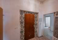 ++NEU++ Renovierungsbedürftige 4-Zimmer Altbauwohnung im Erdgeschoss!
