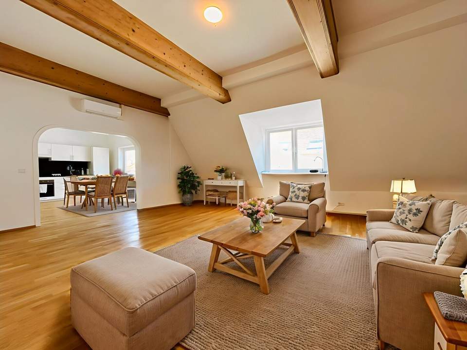 UNBEFRISTET! Schönes 5-Zimmer DG mit Balkon ab September 2025! 1080!