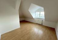 Lichtdurchflutete 3 Zimmer Dachgeschosswohnung – ab sofort einziehen!
