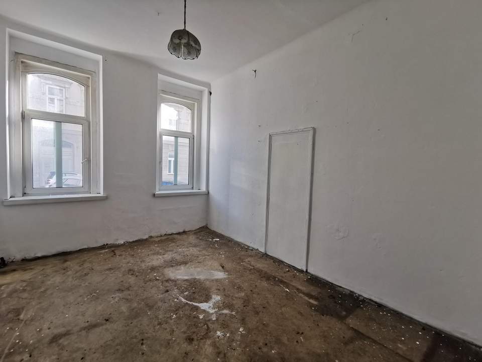 1 Zimmer Wohnung. 2te vorhanden, zum Zusammenlegen. Sanierungsobjekte.