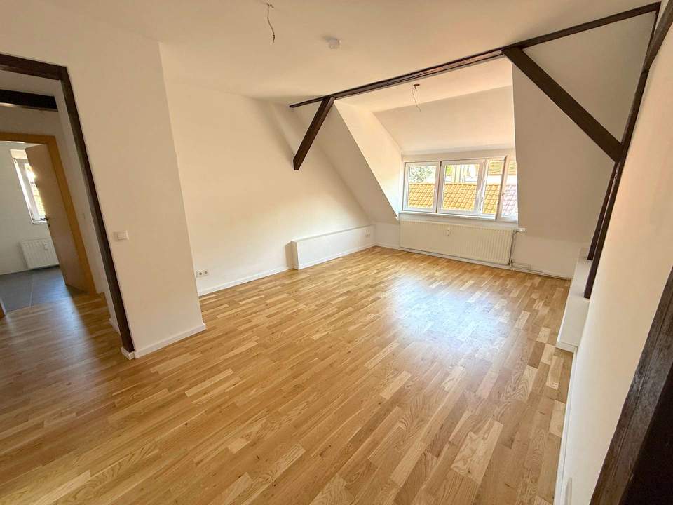 Ab Jänner verfügbar: Geräumige 3-Zimmer-Dachgeschosswohnung mit Einbauküche zu vermieten!