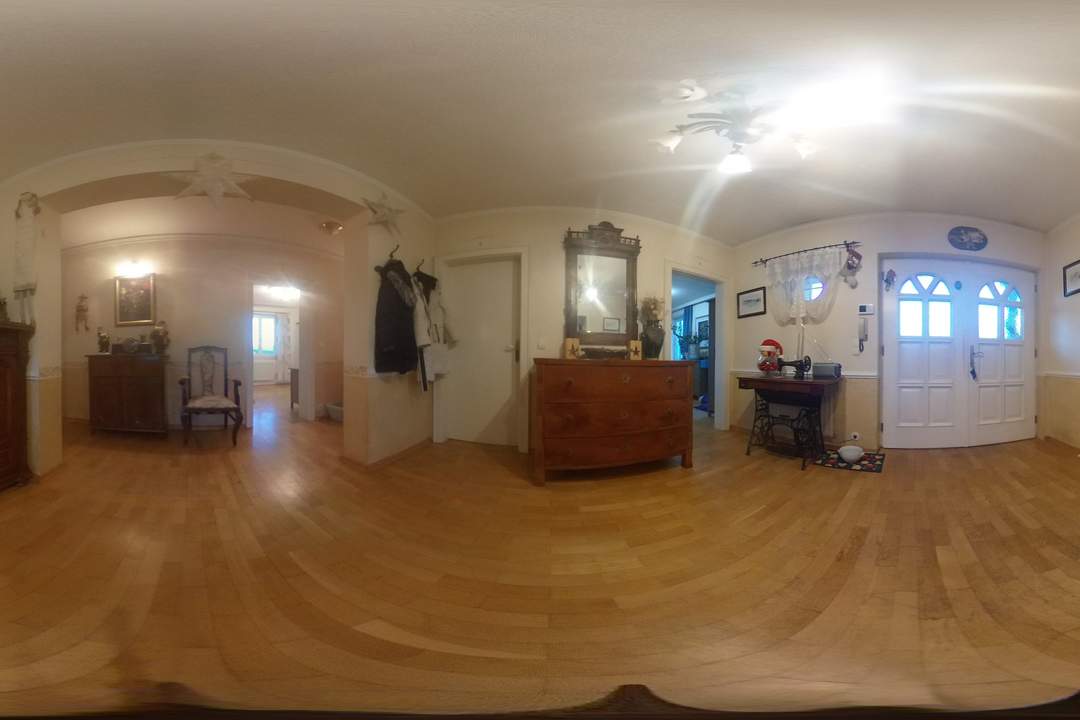 Repräsentatives Einfamilienhaus mit großen Garten, Naturpool, Wellnessbereich &amp; autarker Energieversorgung