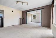 "Einfamilienhaus mit großem Entwicklungspotenzial – 738 m² Grundstück in Ruhelage von Strasshof"