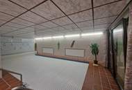 VIEL PLATZ BIETET DIESES HOCHWERTIGE WOHNJUWEL IN AUSGEZEICHNETER WOHNLAGE MIT INDOORPOOL, SAUNA, TRAUMHAFTEM WINTERGARTEN UND HERRLICHEM GARTEN SAMT ALTBAUMBESTAND