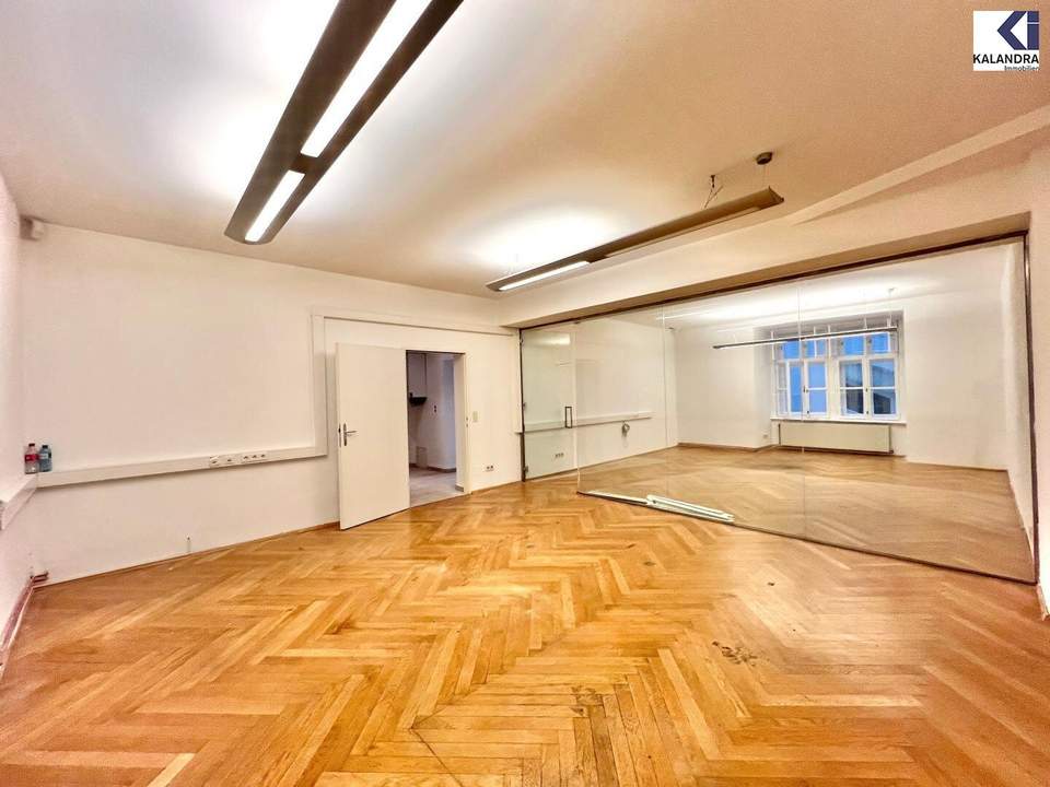 360 TOUR // GENEREALSANIERTES BÜRO im BIEDERMEIERHAUS