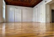 Großzügige Altbauwohnung mit kleinem Balkon in repräsentativen Stilaltbau